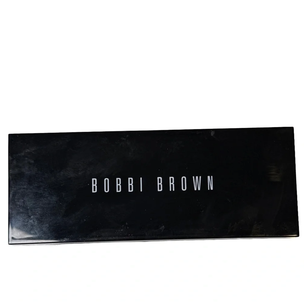 Bobbi Brown eyeshadow trio Coffee Bean 7, Rich Kashmiri 3, Sand Dune 1.